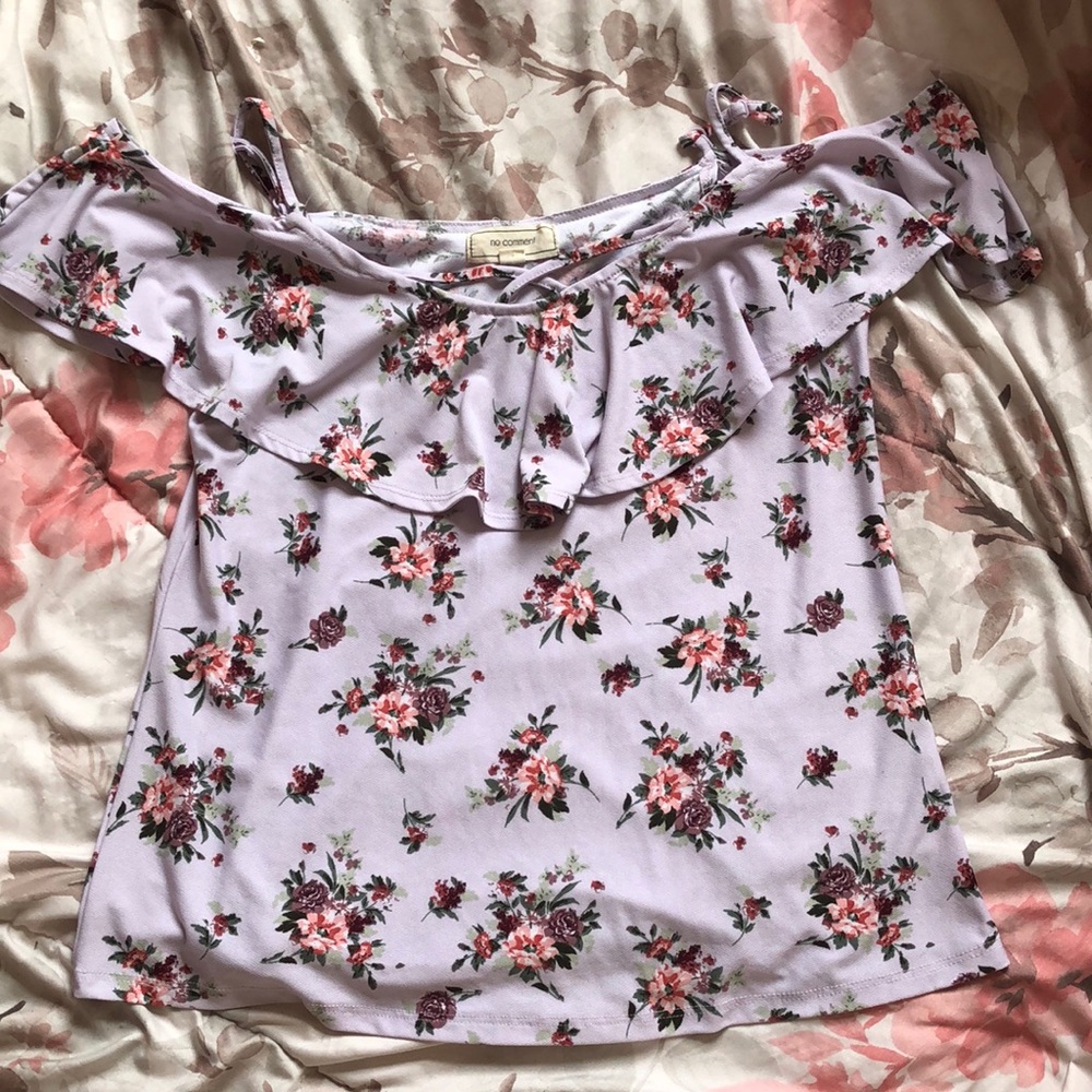 i’m selling this blouse. it’s a silky fabric.